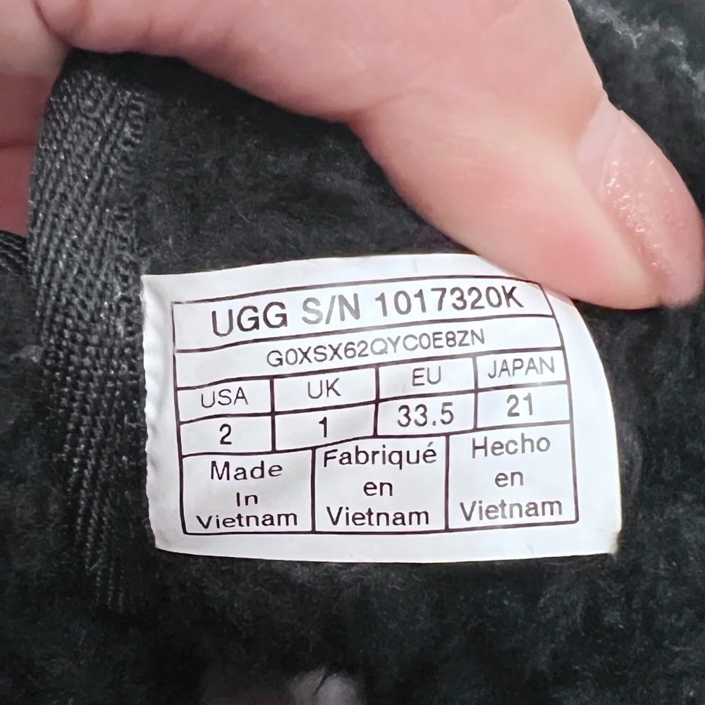 Ugg Neumel II Suede Boot Kids Black Chukka Wool Lining 1017320K Size 2